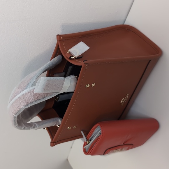 Coach CO971 + F48068 Leather Dempsey Tote & Clutch Wallet - Picture 3 of 16